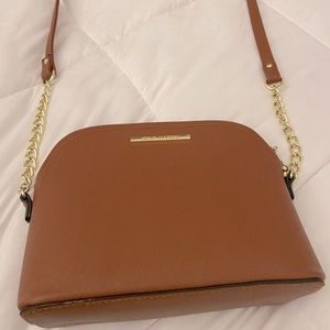 👌🏽 Steve Madden tan crossbody bag 👌🏽